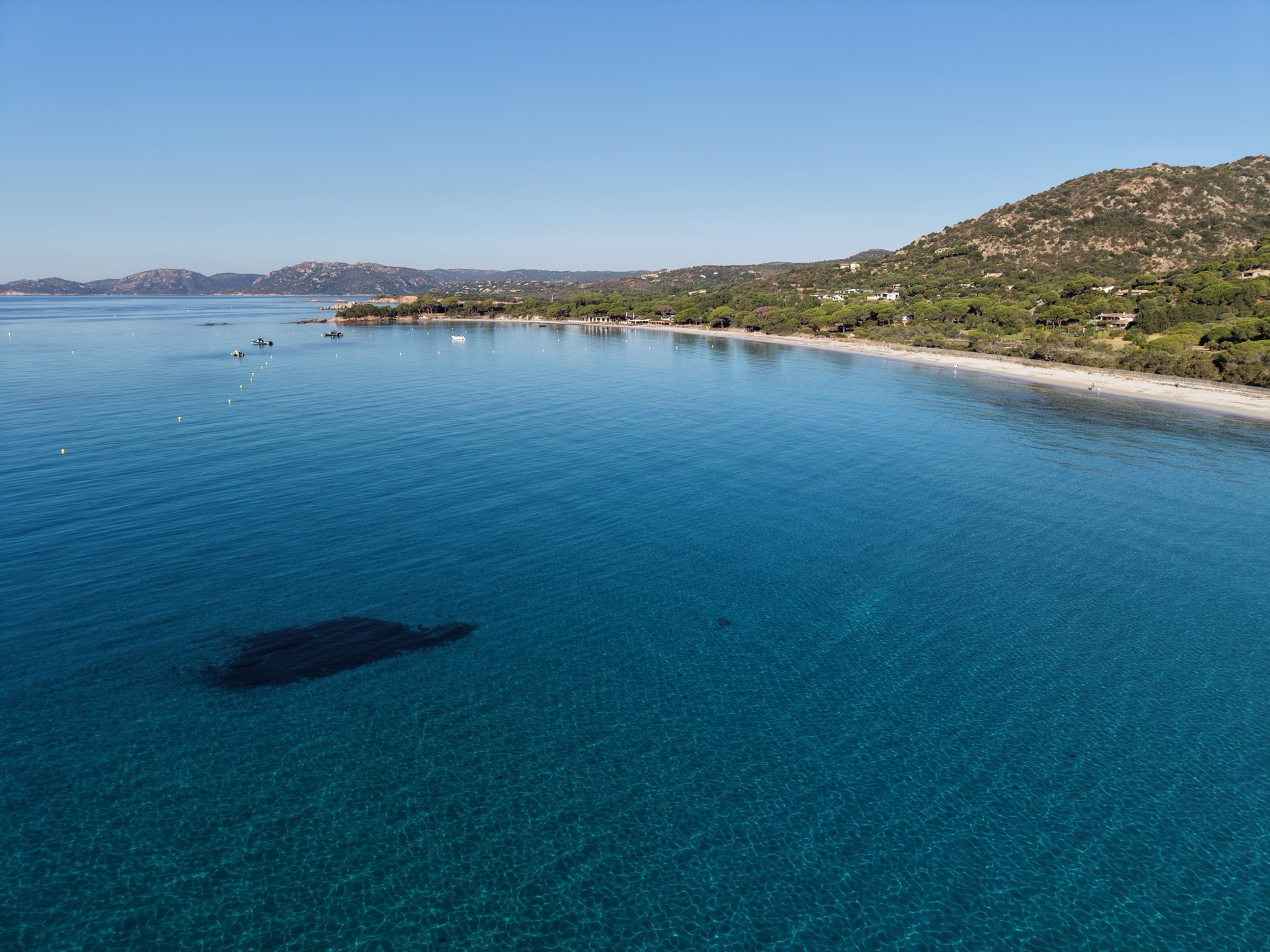 Vue aérienne de la baie et des plages de Figari, Grand Sud Corse